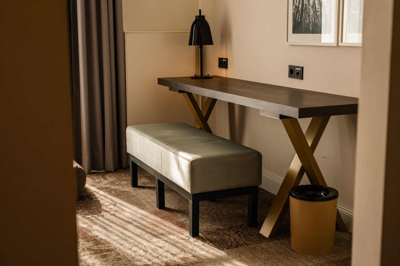 Superior Hotelzimmer Sitzgelegenheit in einem Hotelzimmer – professionell fotografiert
